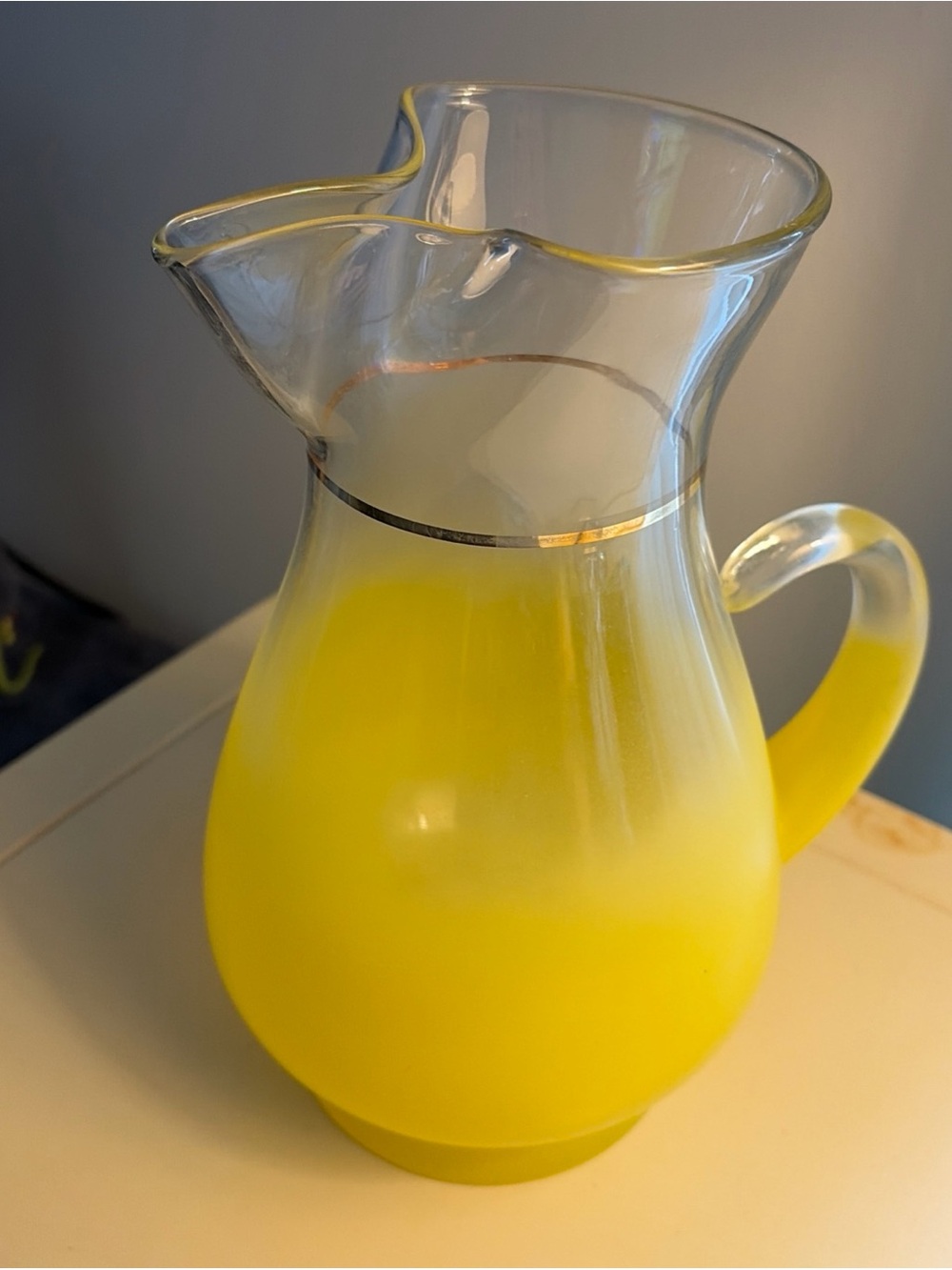 MCM ‘Blendo’ Yellow Frosted Glass Cocktail Pitcher, Mid Century Vintage 1950’s - Picture 7 of 8